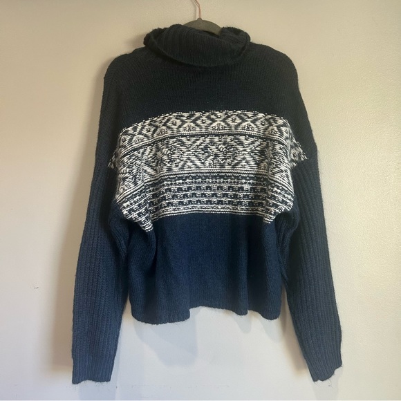 American Eagle Fairisle Turtleneck Sweater - Picture 3 of 3